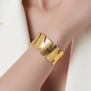 Stainless Steel Bangle Waterproof & Fade-Resistant w/Plating Hypoallergenic